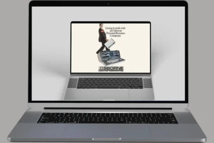 laptop pertama di dunia yang diproduksi massal.